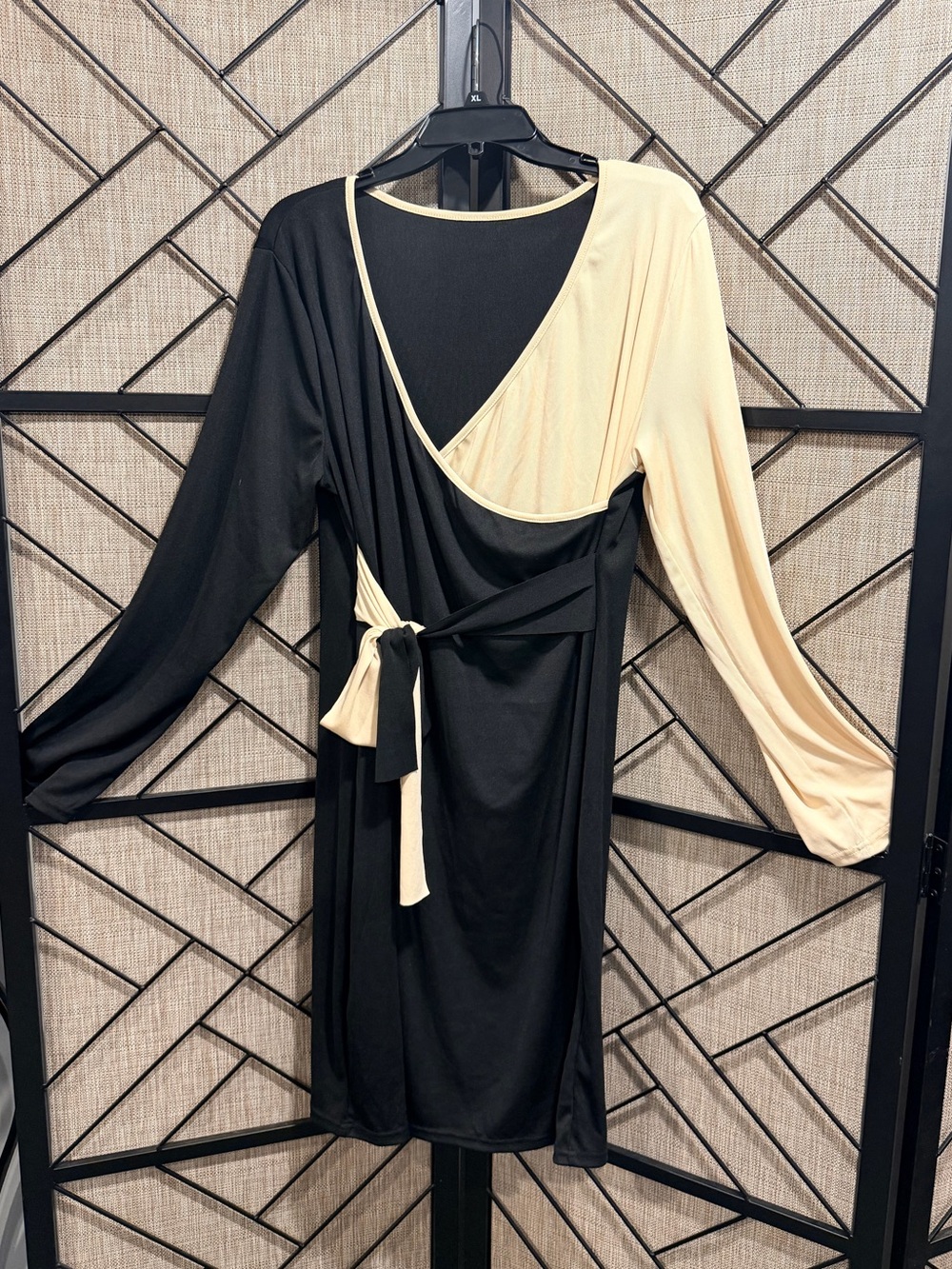 Color block Two-Tone Black & Cream Stretchy Wrap-Style Long Sleeve Dress - XXL